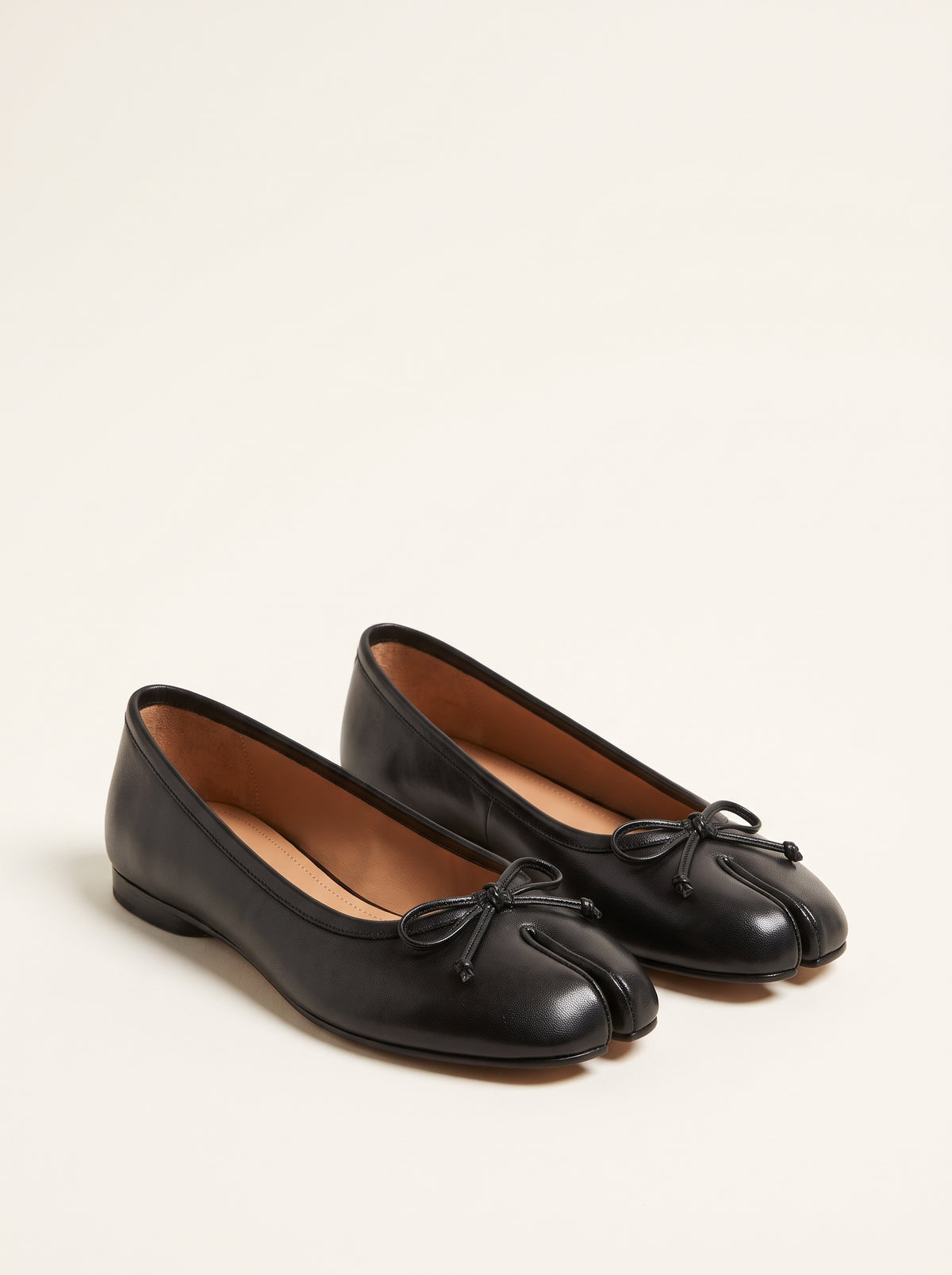 Cecilia Linen Bow Tabi Ballet Flats — Black