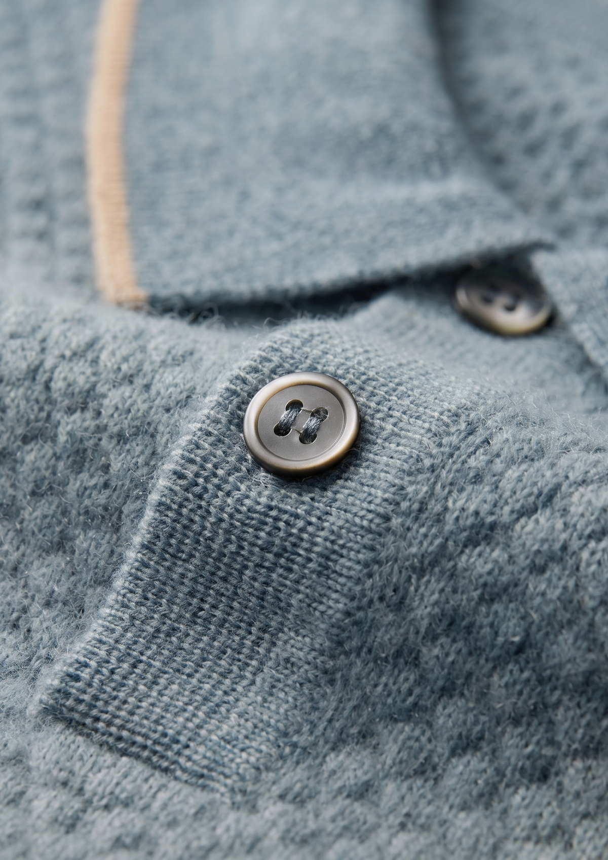 Polo bicolore en cachemire premium bleu mer