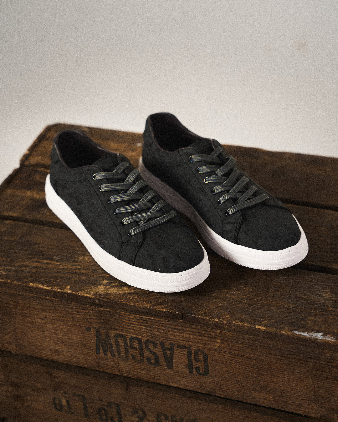 Belmont Classic Sneaker — détail