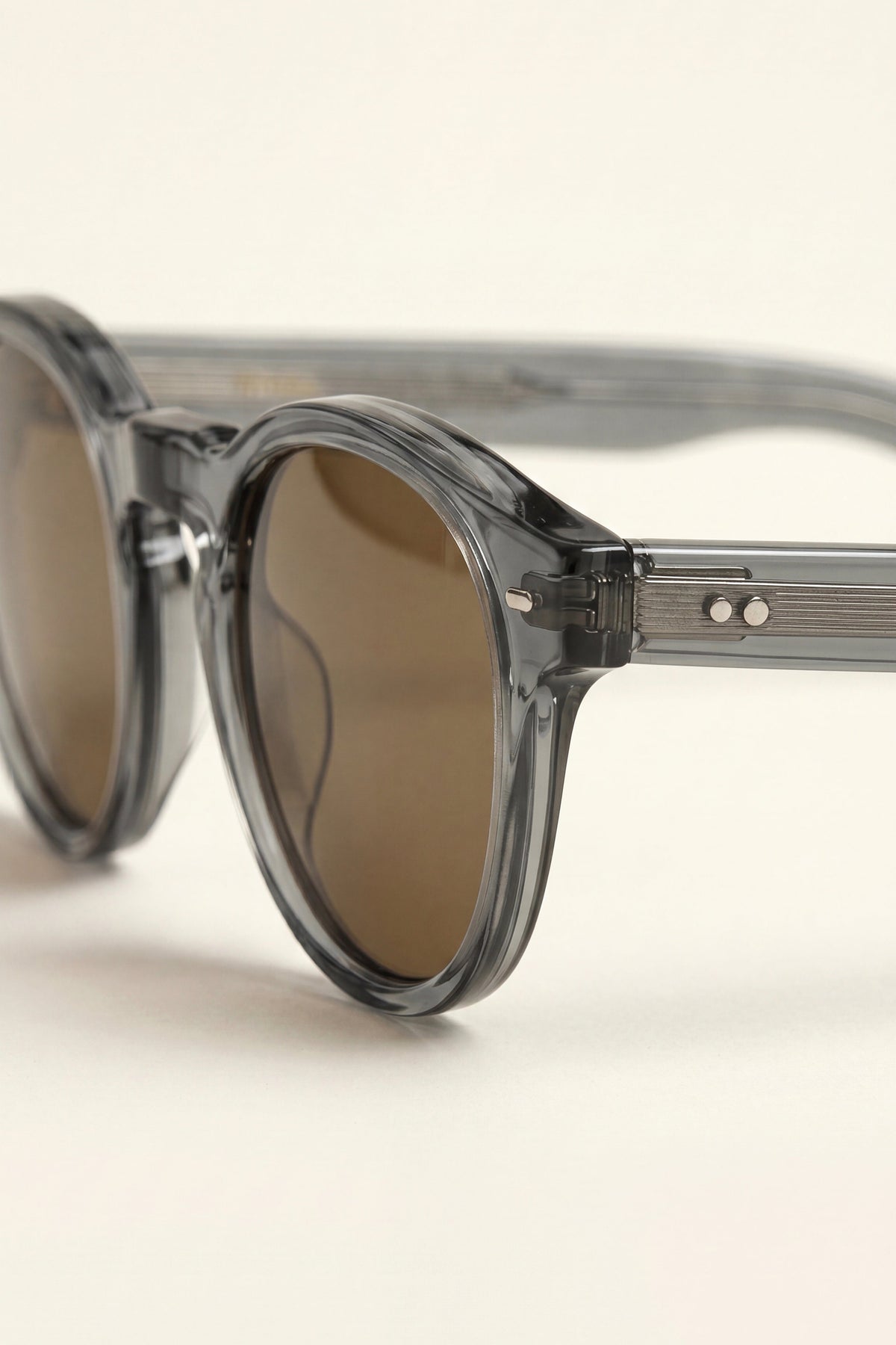 Lunettes Venturo Fumé Gris — porté
