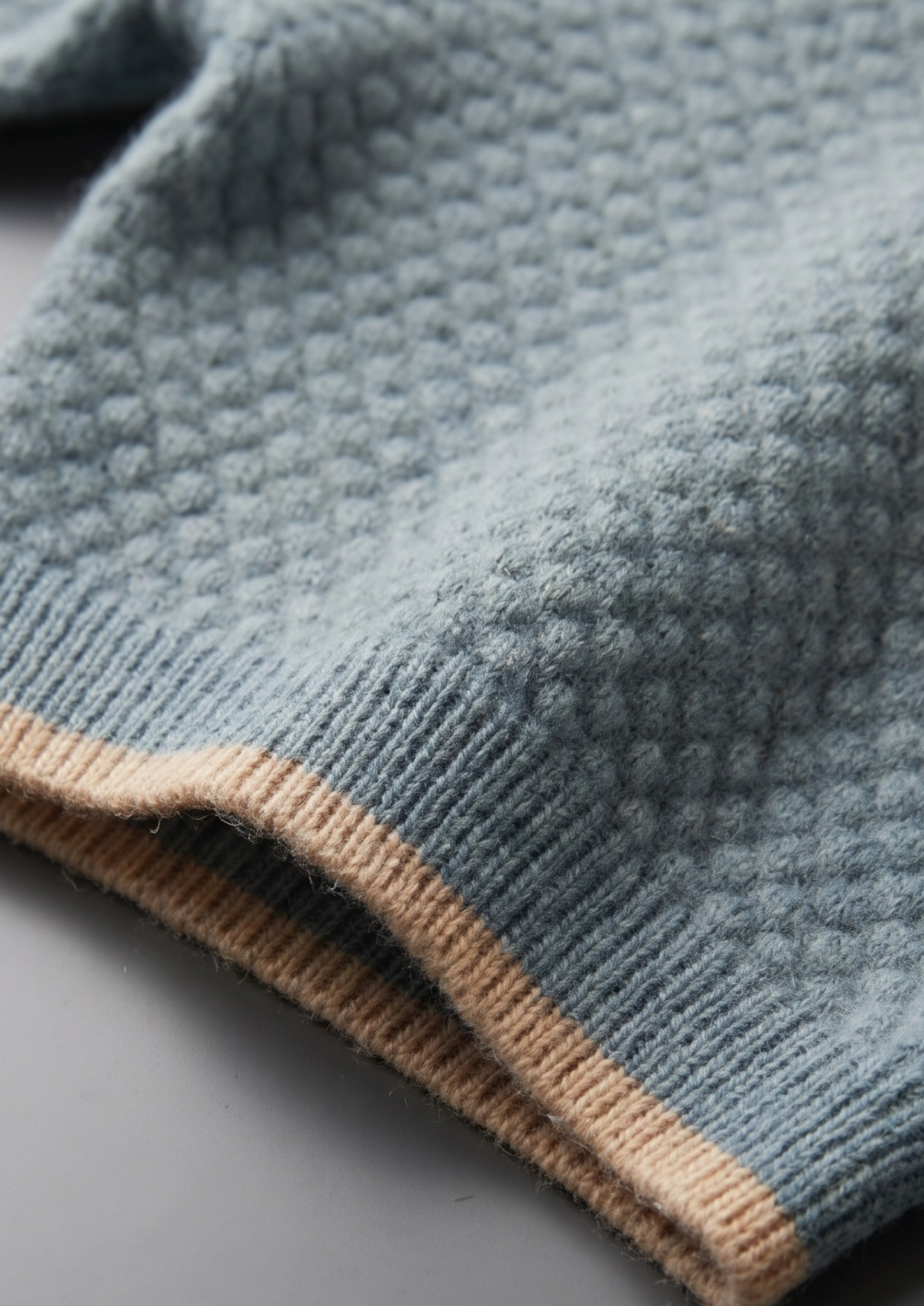 Polo bicolore en cachemire premium bleu mer