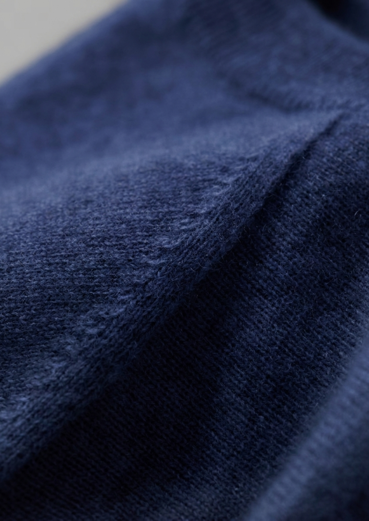 T-Shirt col rond classique en cachemire premium bleu marine