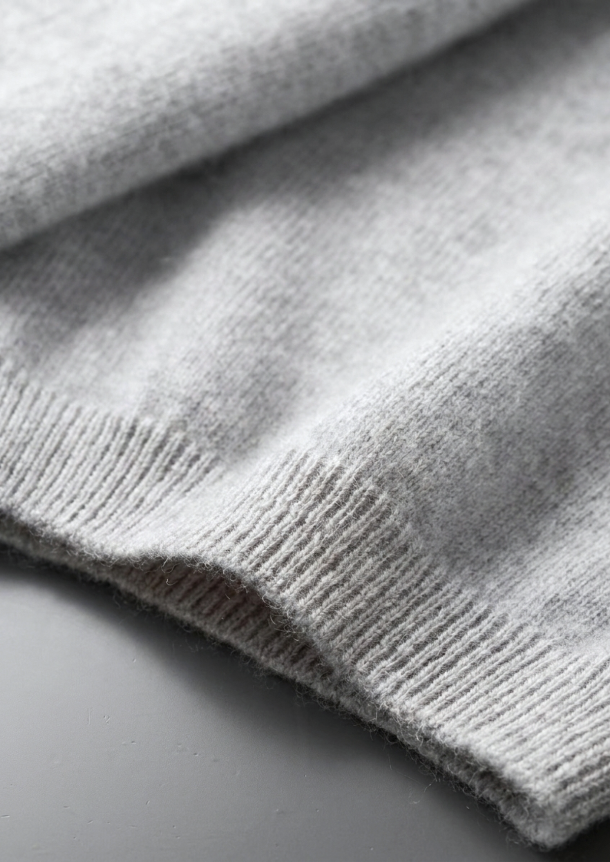 T-Shirt col rond classique en cachemire premium gris clair