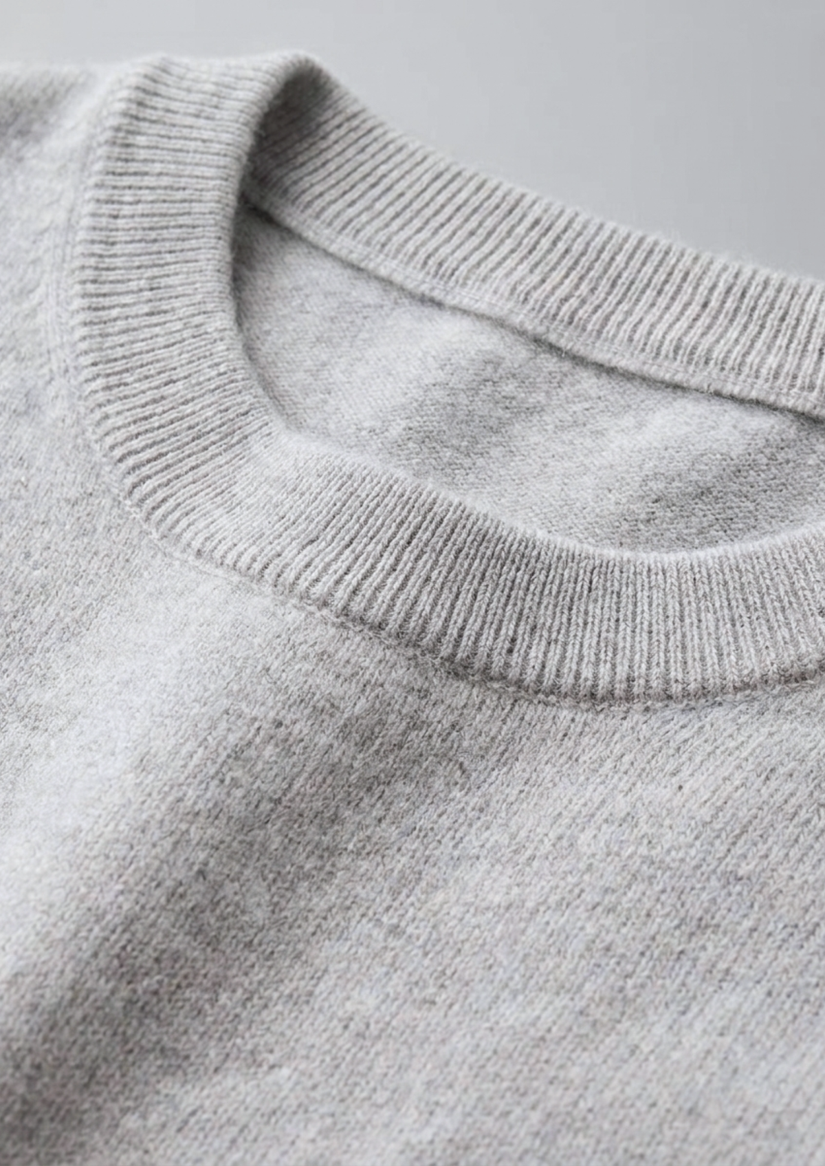 T-Shirt col rond classique en cachemire premium gris clair