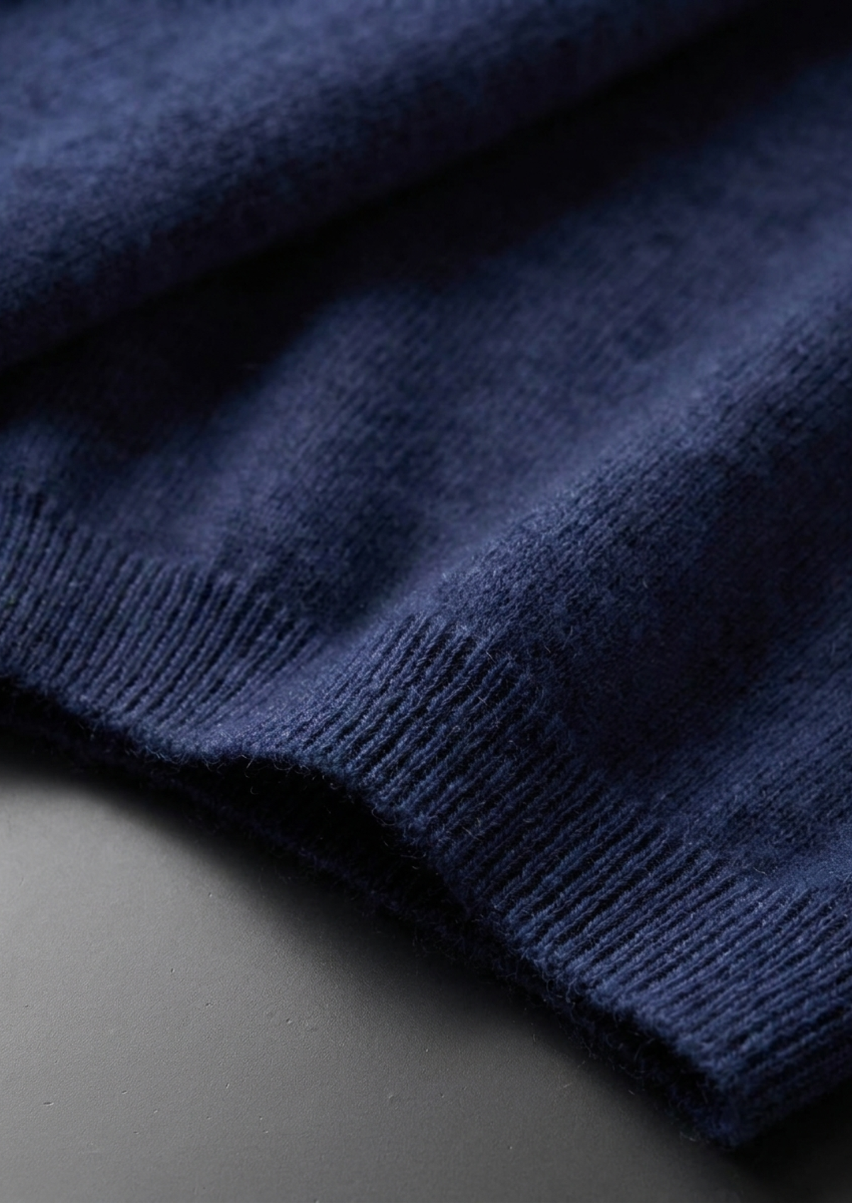 T-Shirt col rond classique en cachemire premium bleu marine