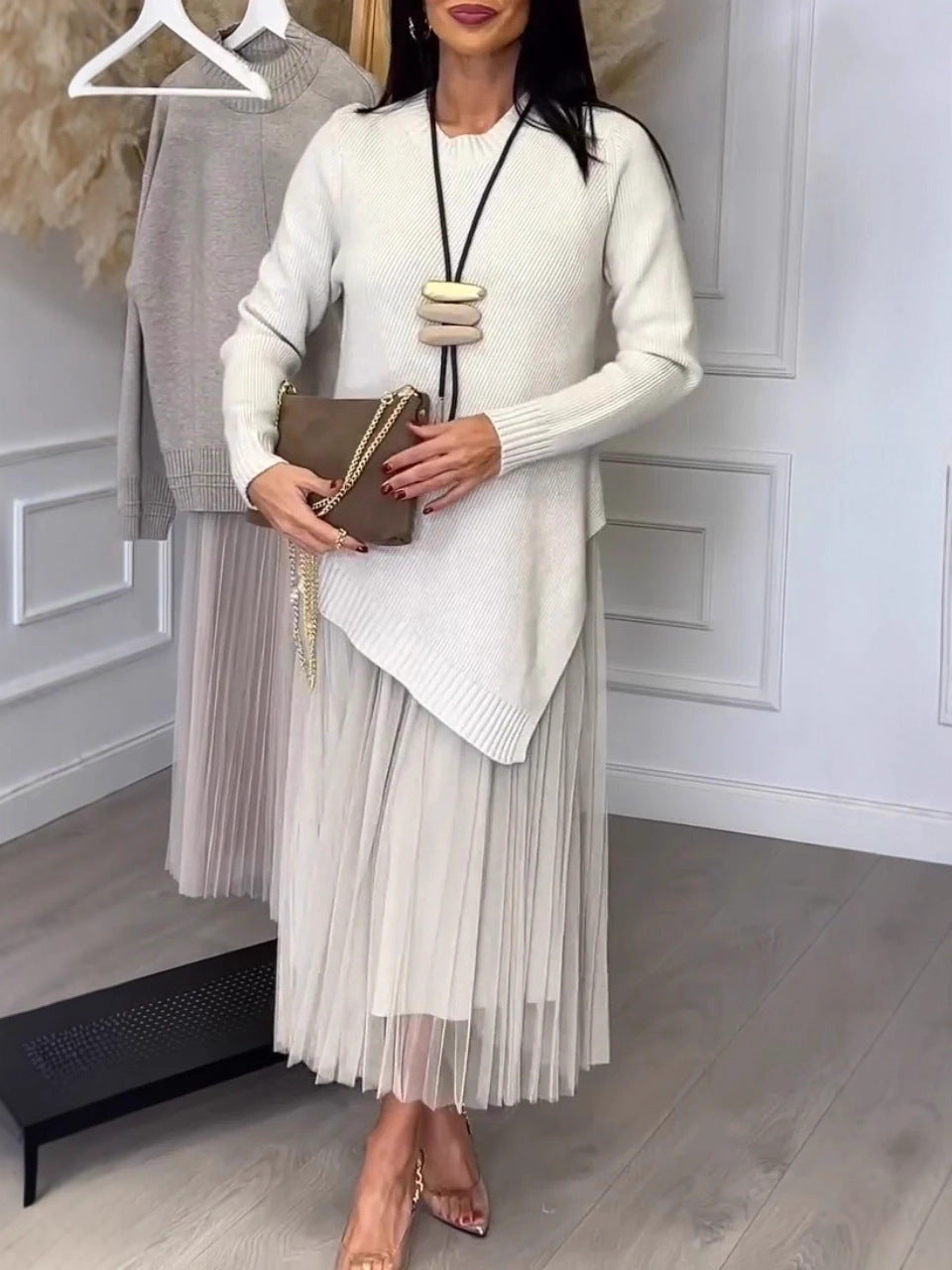 Ensemble Pull Asymétrique et Robe Plissée en Tulle