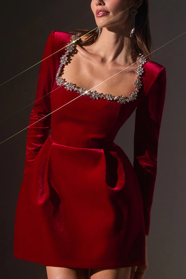 Robe Courte en Velours, Col Strass
