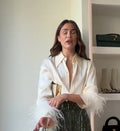Ensemble Chemise à Plumes et Jupe à Pompons