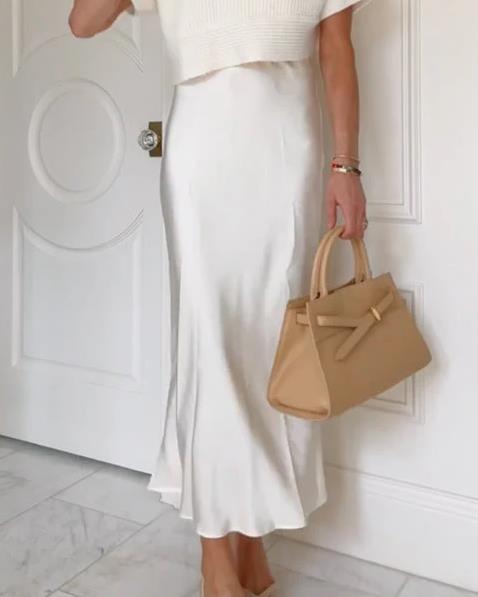 Ensemble Top en Tricot et Jupe en Soie
