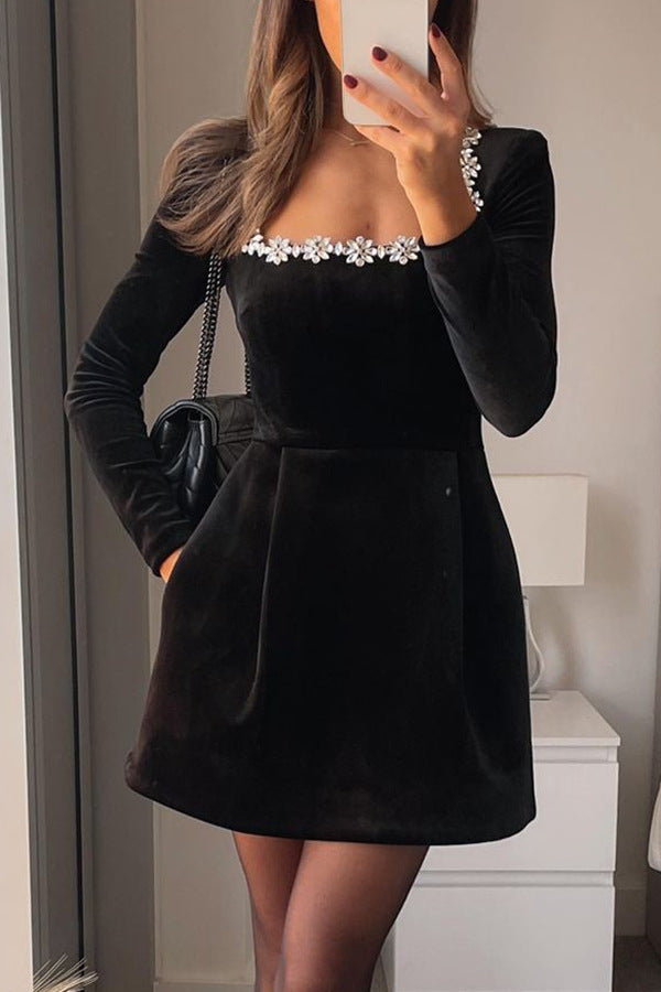 Robe Courte en Velours, Col Strass