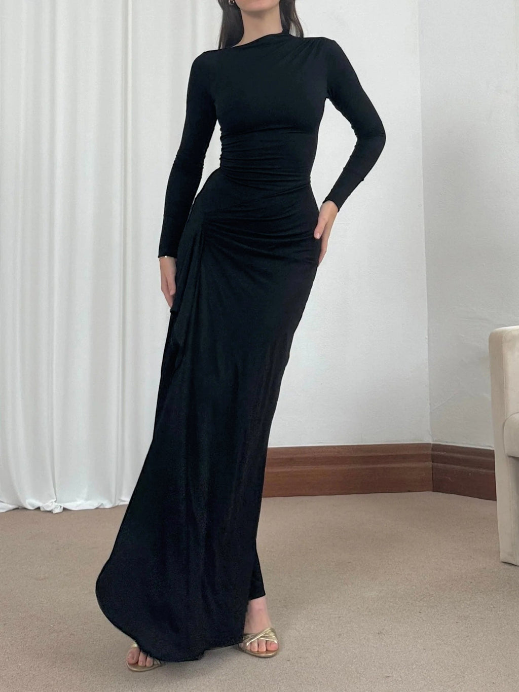 Robe Longue Drapée, Col Rond