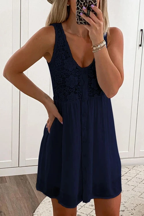 Robe Courte Boutonnée, Dentelle Fleurie