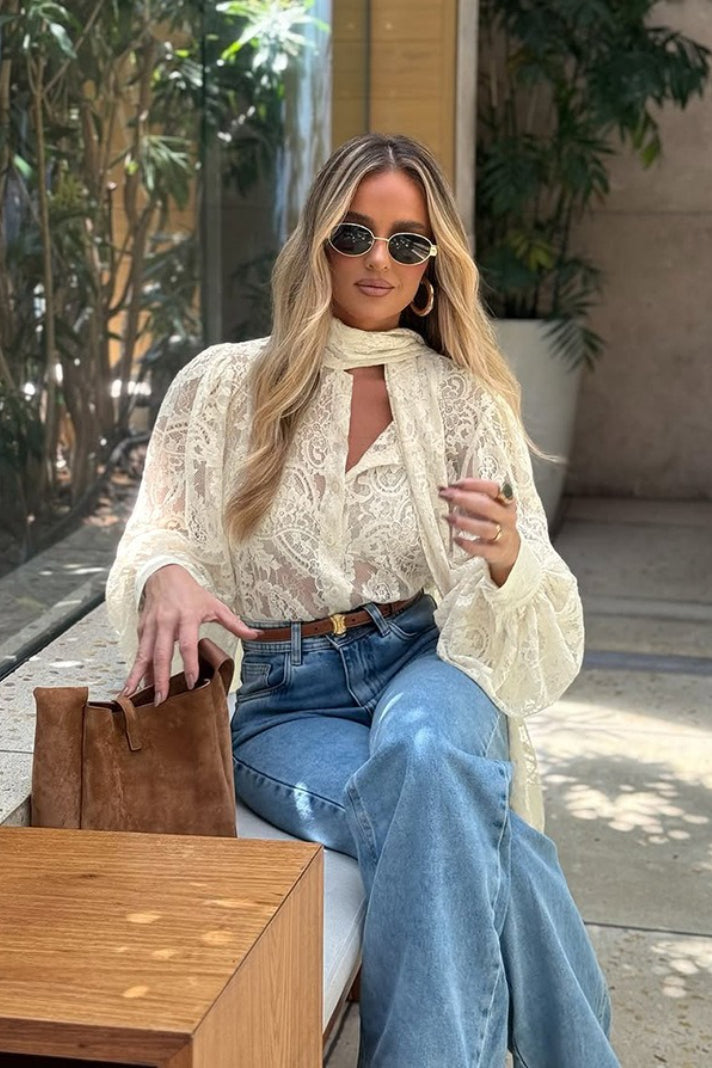 Blouse Dunja en dentelle transparente avec nœud