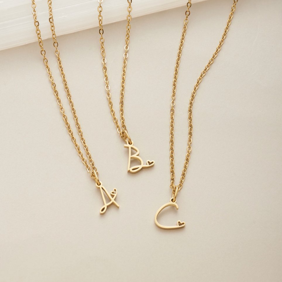 Collier Lettre Coeur Doré