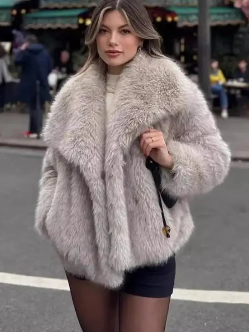 CAPUCINE — Veste à Col en Fourrure Duveteuse