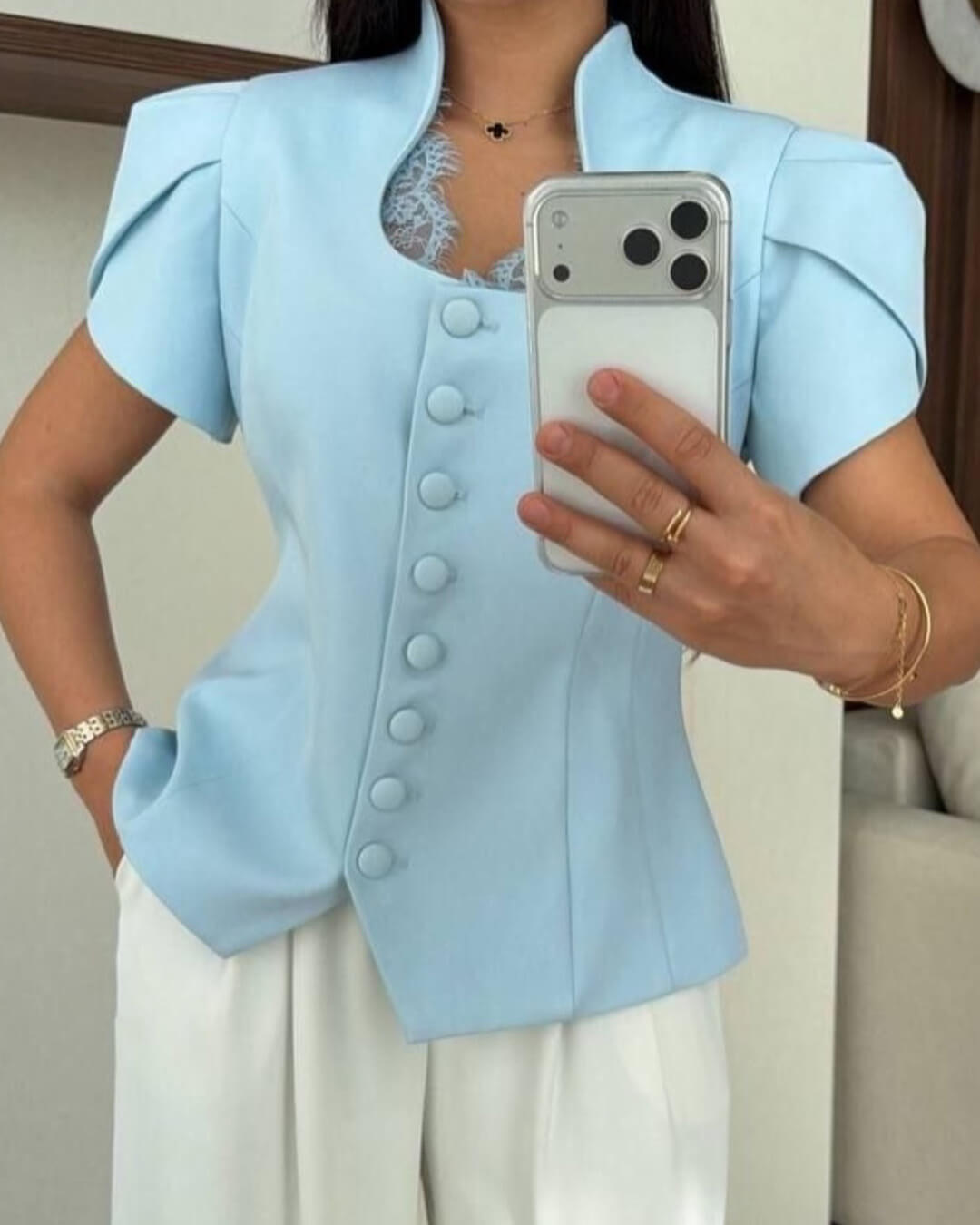 Top Gloria à boutons et col mao