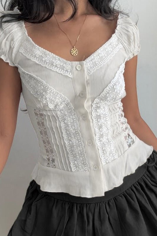 Blouse Hannah en dentelle boutonnée à manches bouffantes