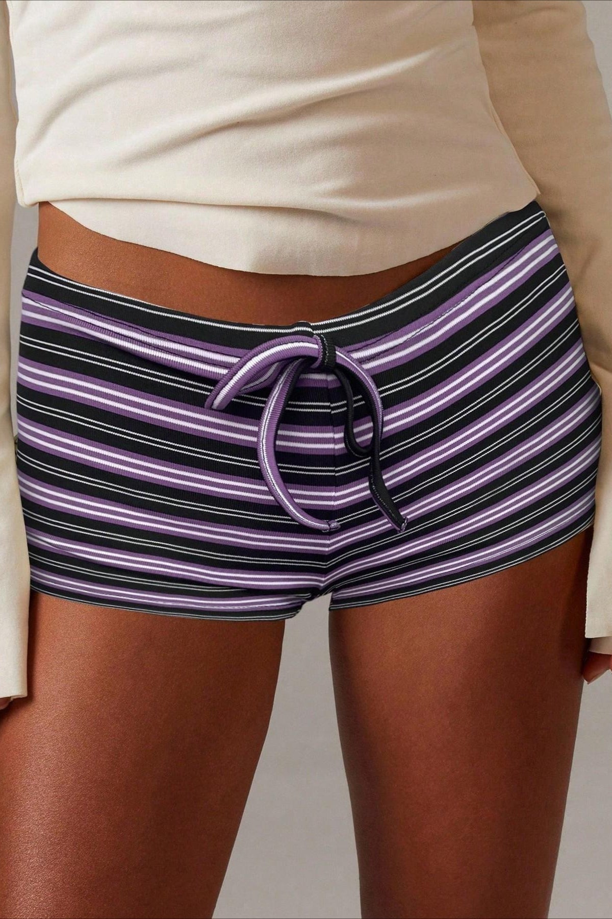 Short Malina rayé avec cordon et taille basse