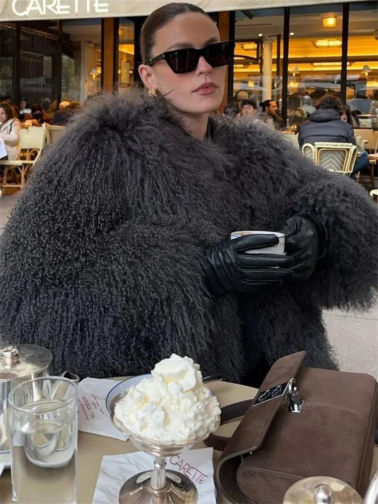 Manteau court Elsie en fausse fourrure duveteuse