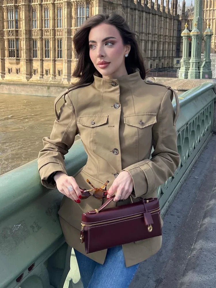 Veste cintrée à col montant Petunia