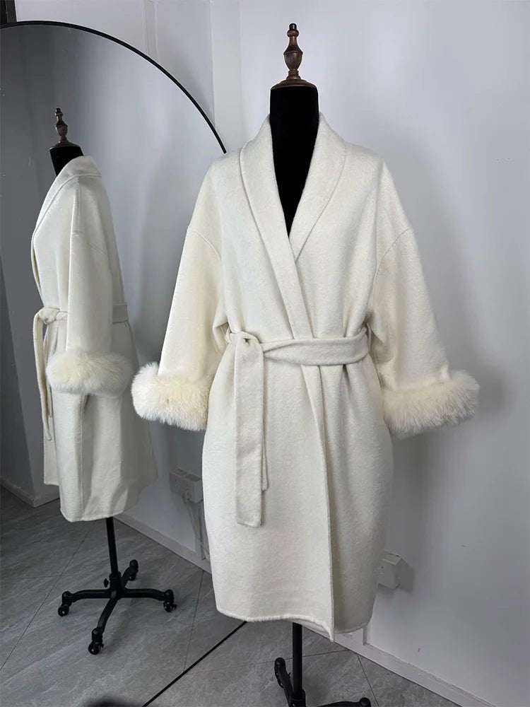 Manteau en laine avec poignets en fourrure de renard