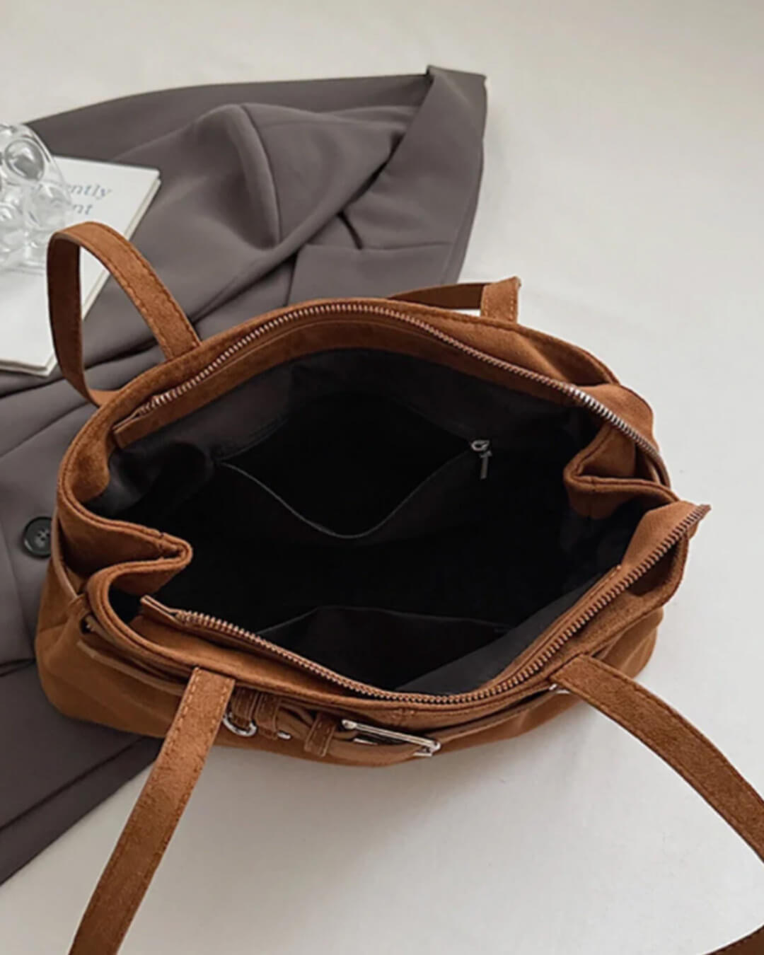 Sac à main en daim végétalien Nora
