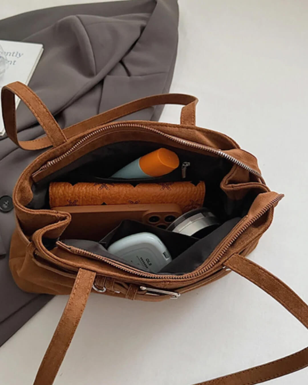 Sac à main en daim végétalien Nora