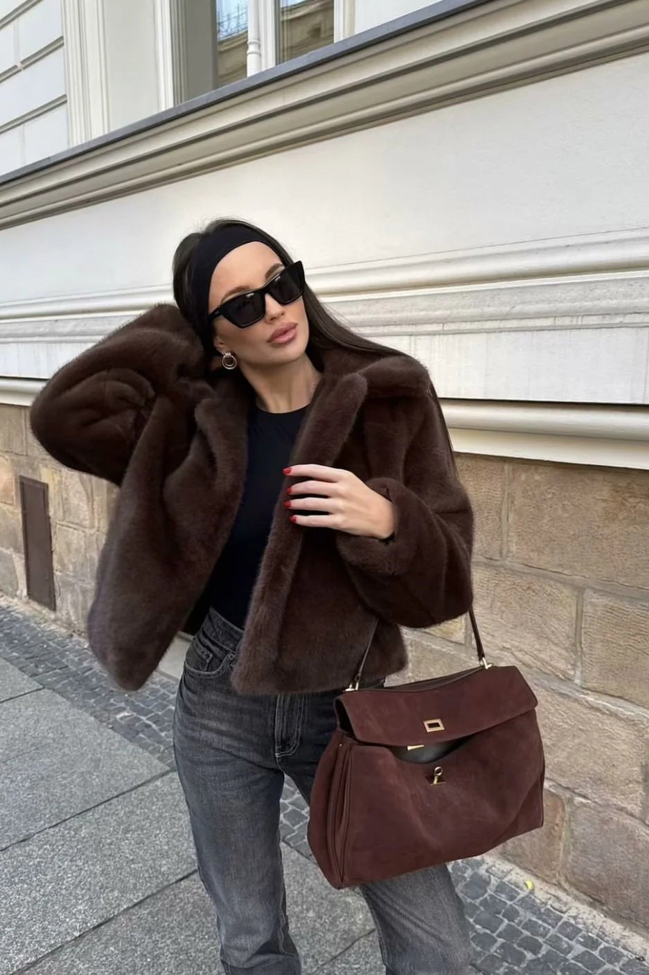 Manteau court Abby avec col en fausse fourrure