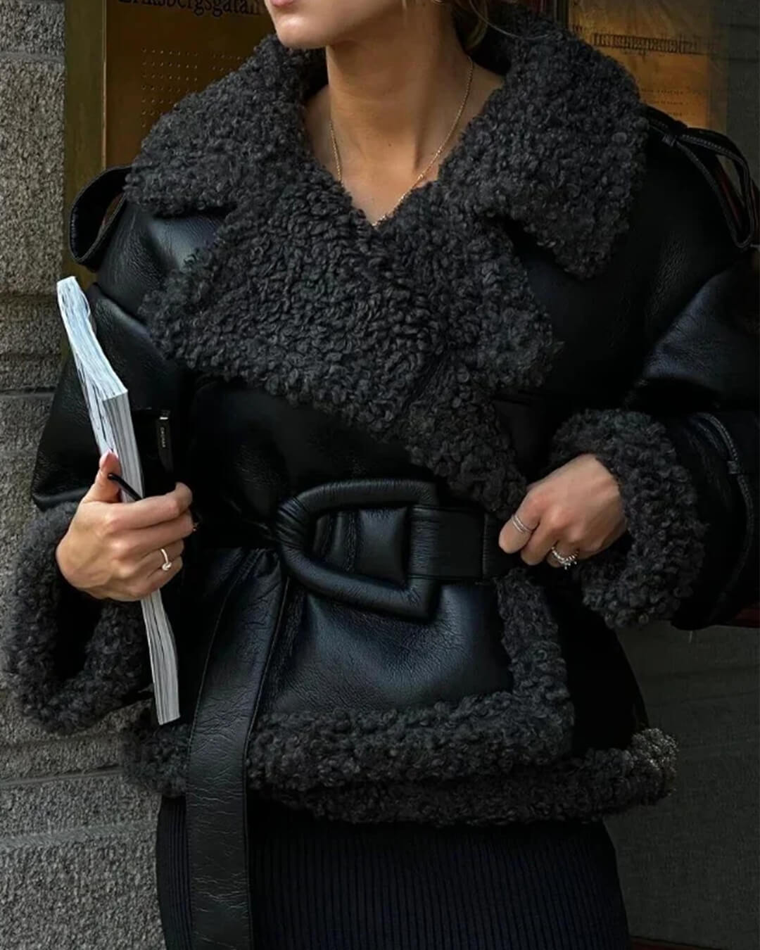 Veste courte en similicuir avec ceinture Cora