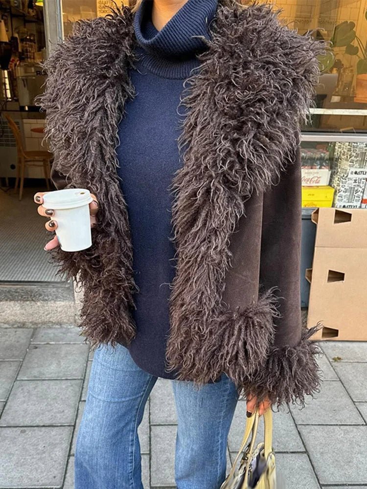 Manteau en fausse fourrure à marguerites