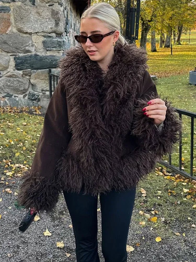Manteau en fausse fourrure à marguerites