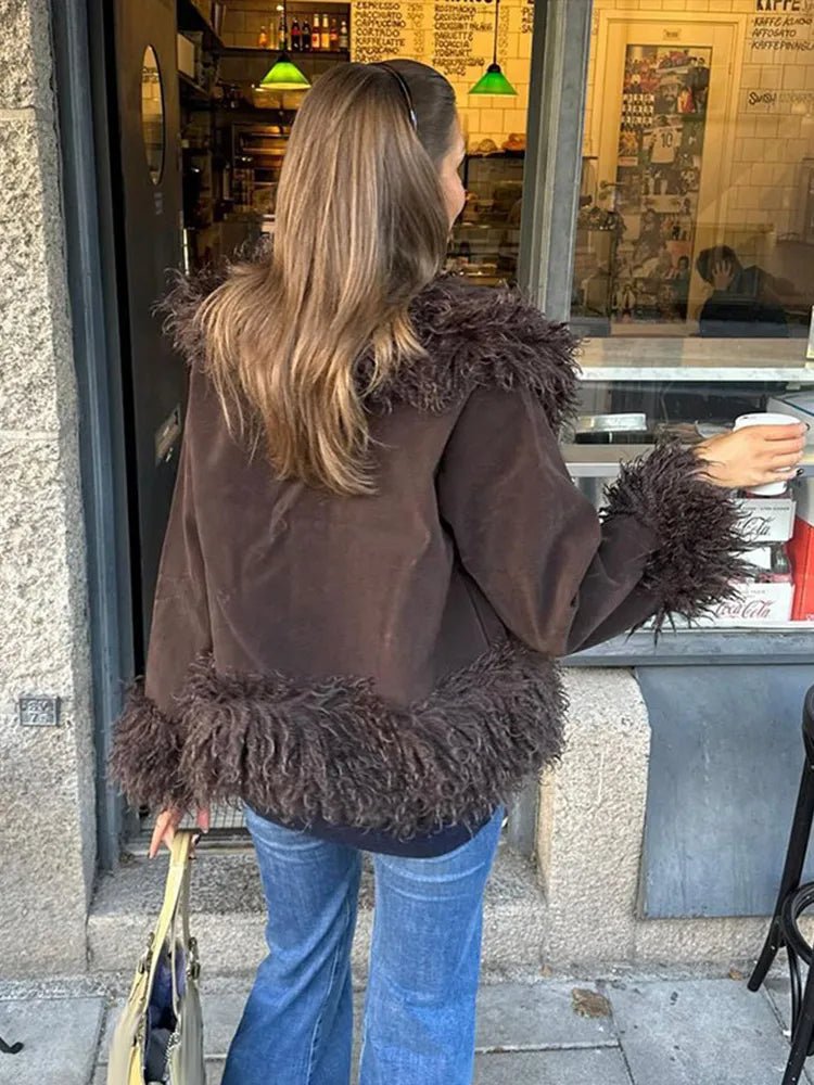 Manteau en fausse fourrure à marguerites