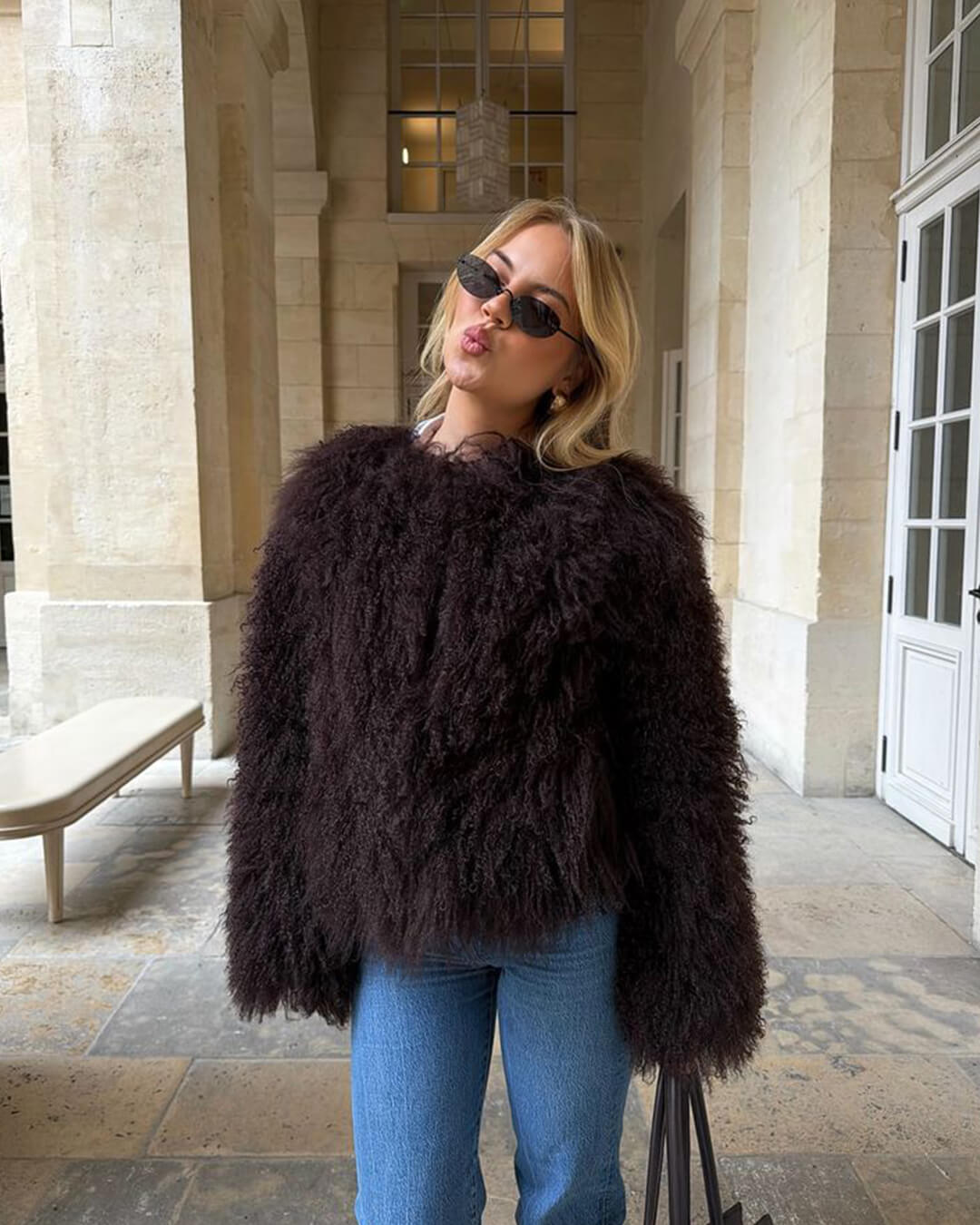Manteau court Elsie en fausse fourrure duveteuse