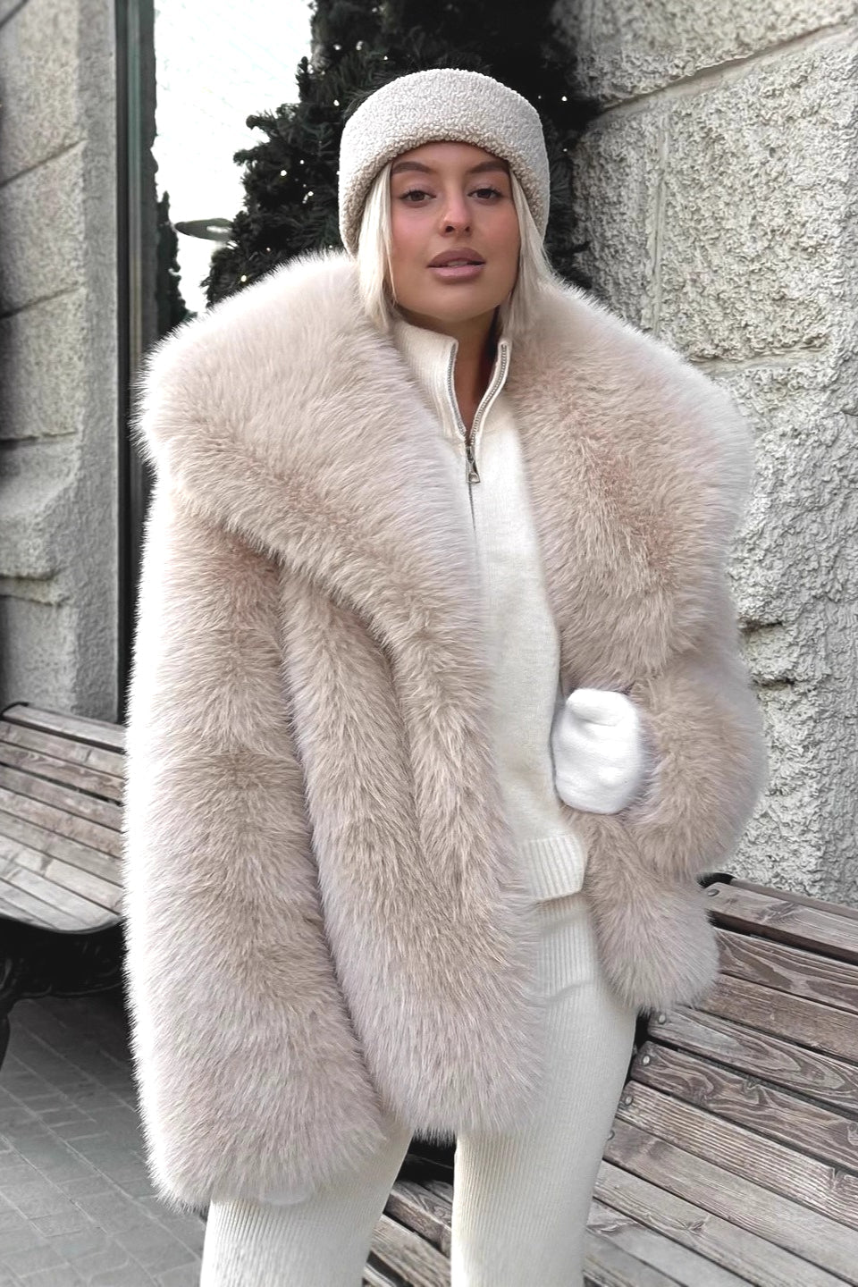 Manteau en fausse fourrure à col bouffant Emilie