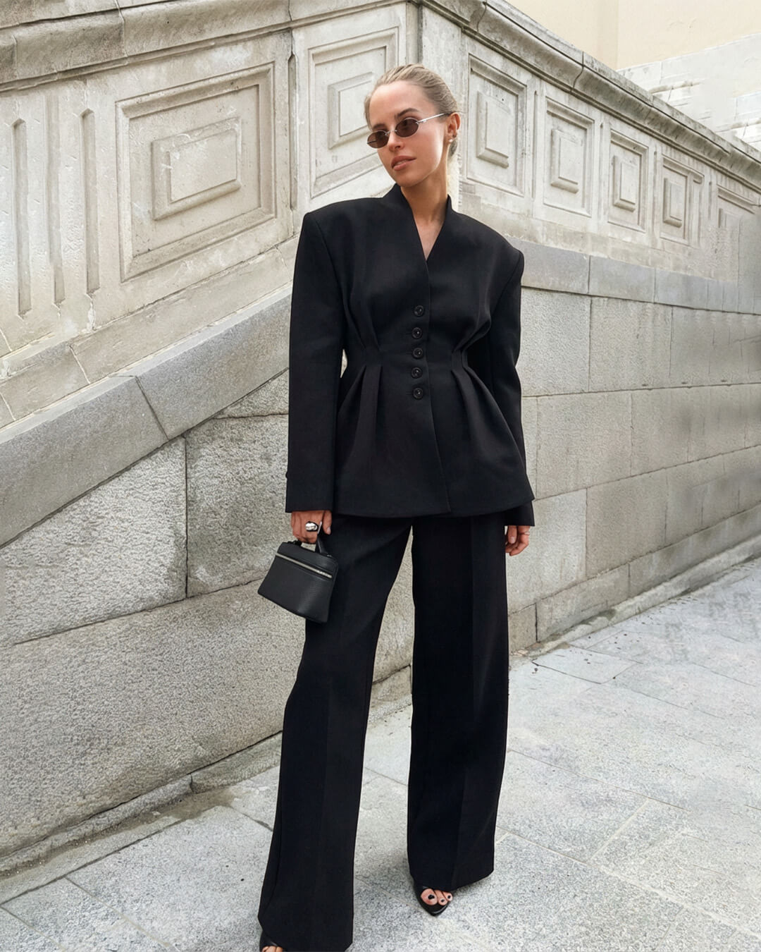 Blazer Empress à taille froncée et décolleté en V