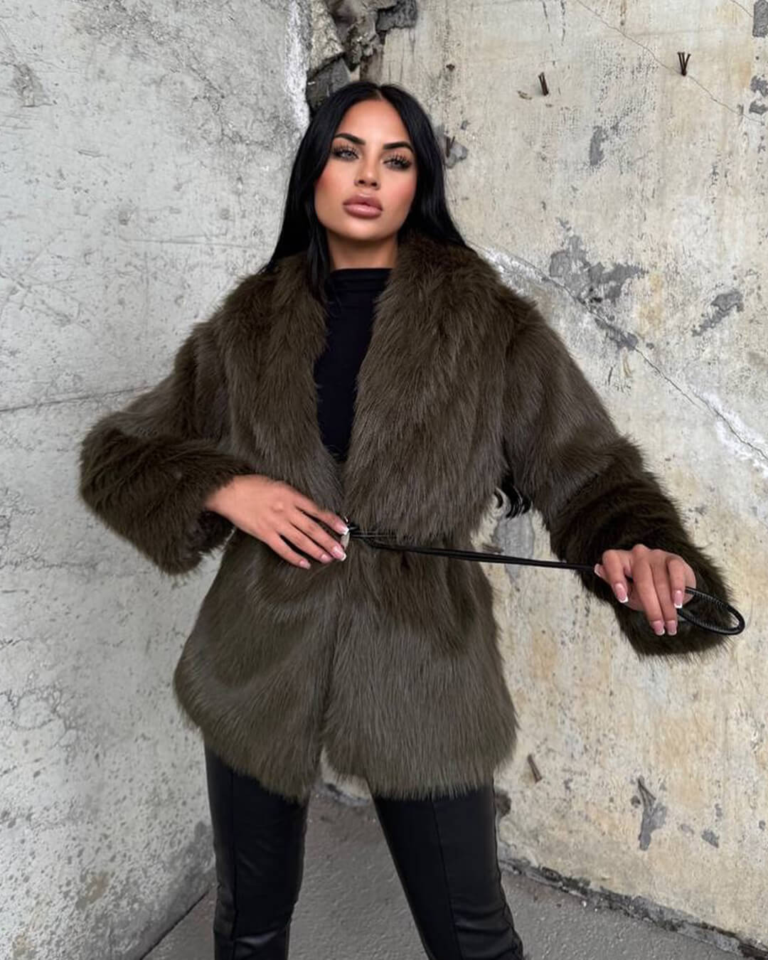 Manteau en fausse fourrure Faith avec ceinture