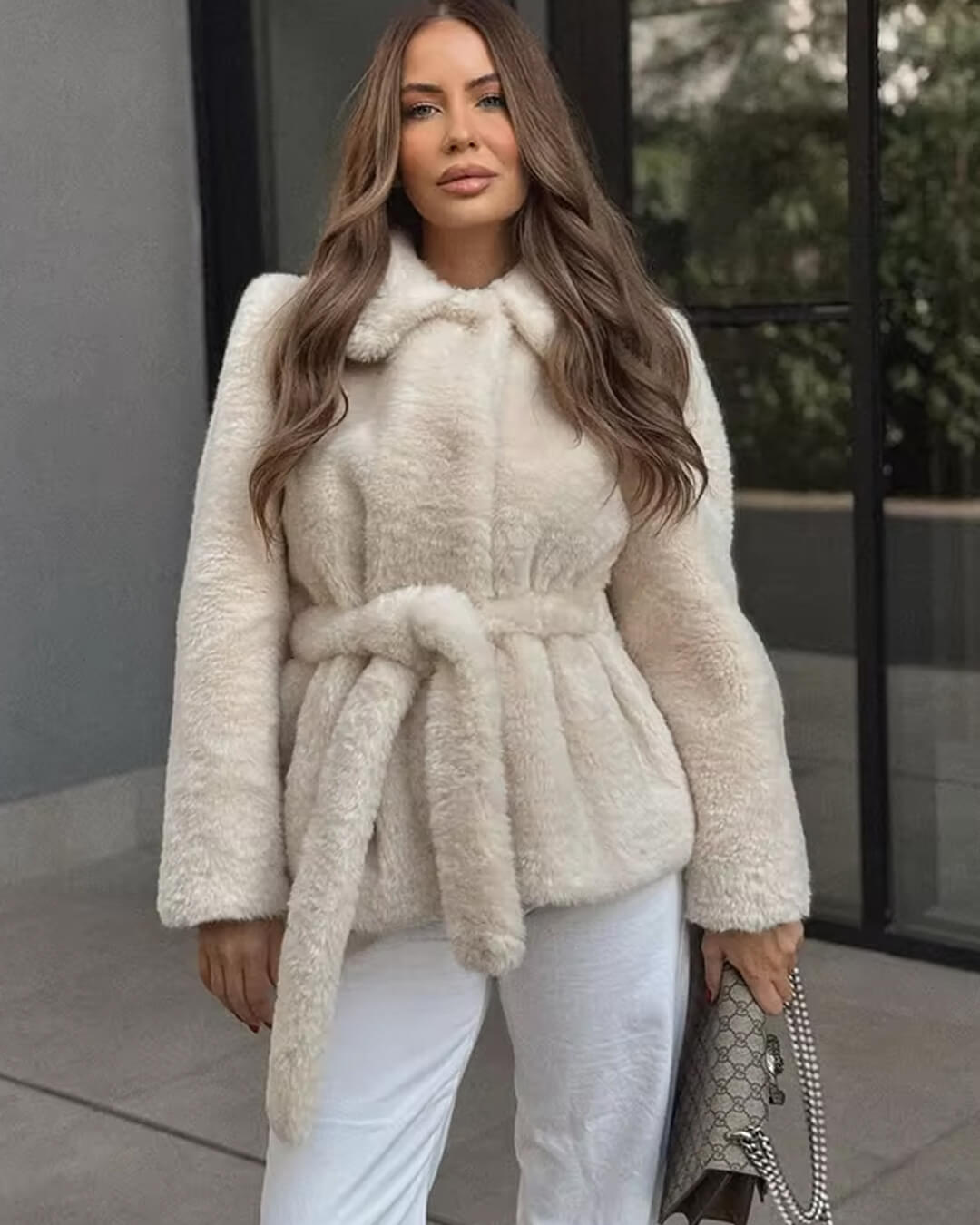 Manteau Farrah en fausse fourrure avec ceinture