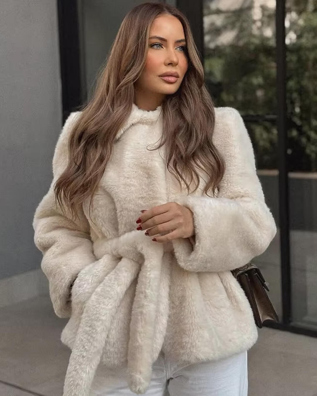 Manteau Farrah en fausse fourrure avec ceinture