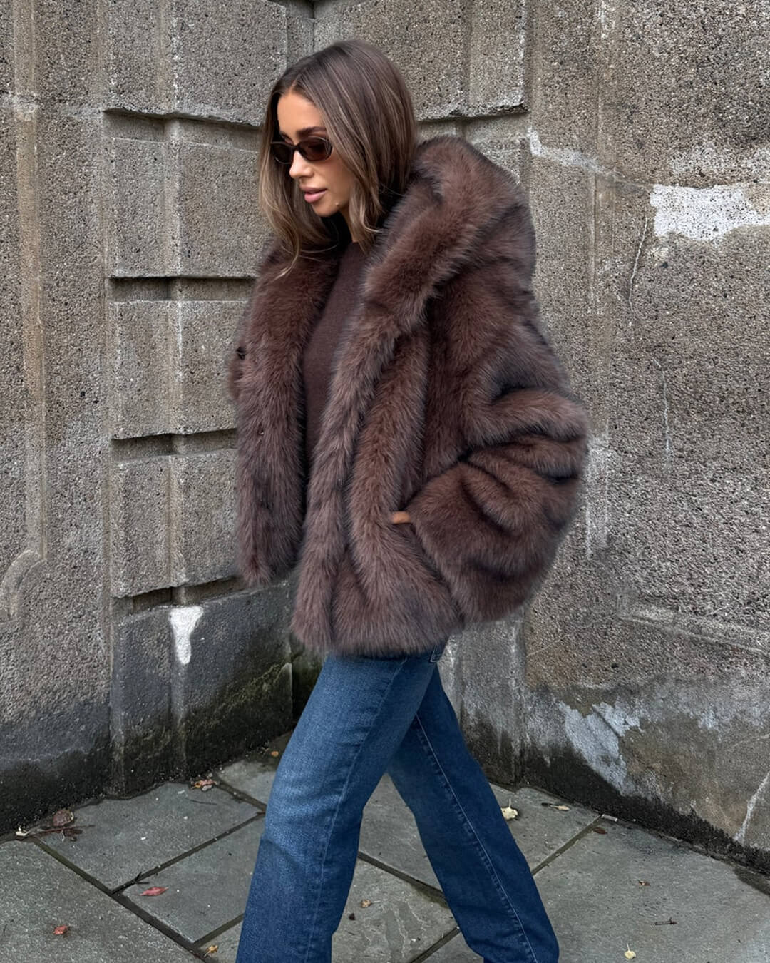 Manteau court Ivy à capuche en fausse fourrure