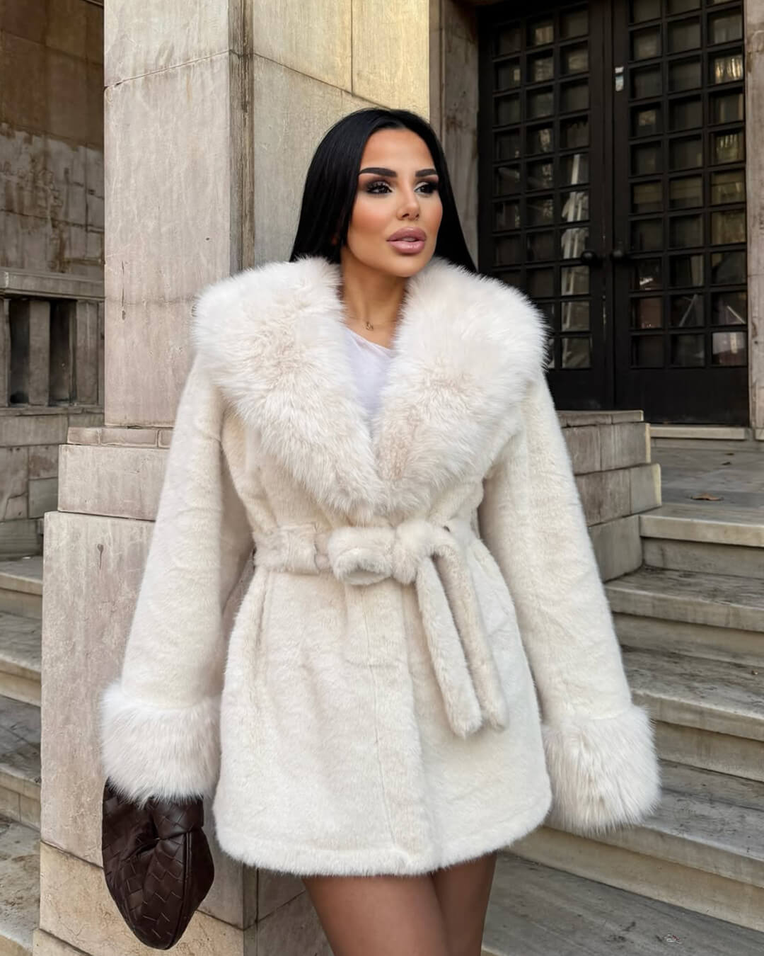 Manteau Jessa avec bordure en fausse fourrure