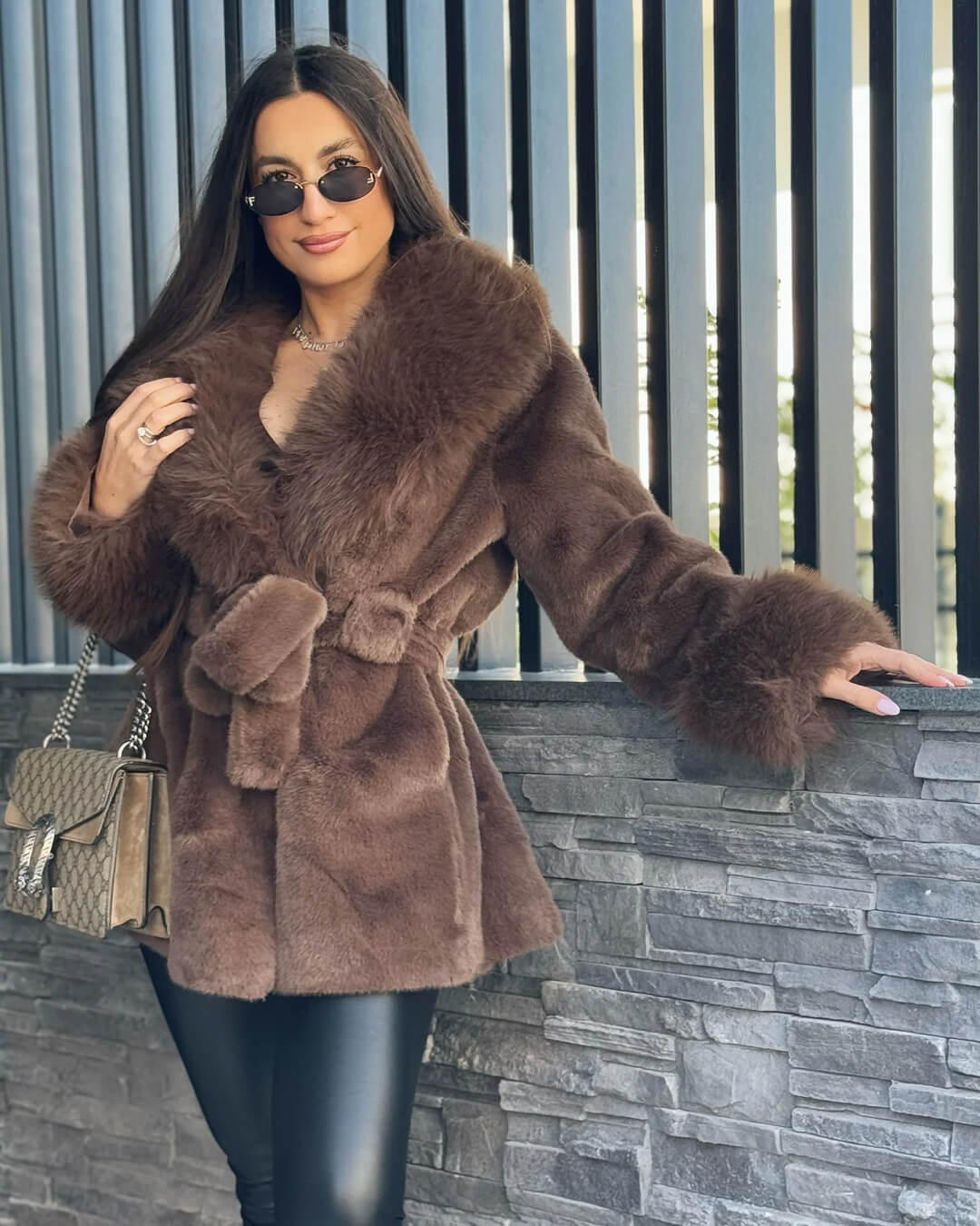 Manteau Jessa avec bordure en fausse fourrure