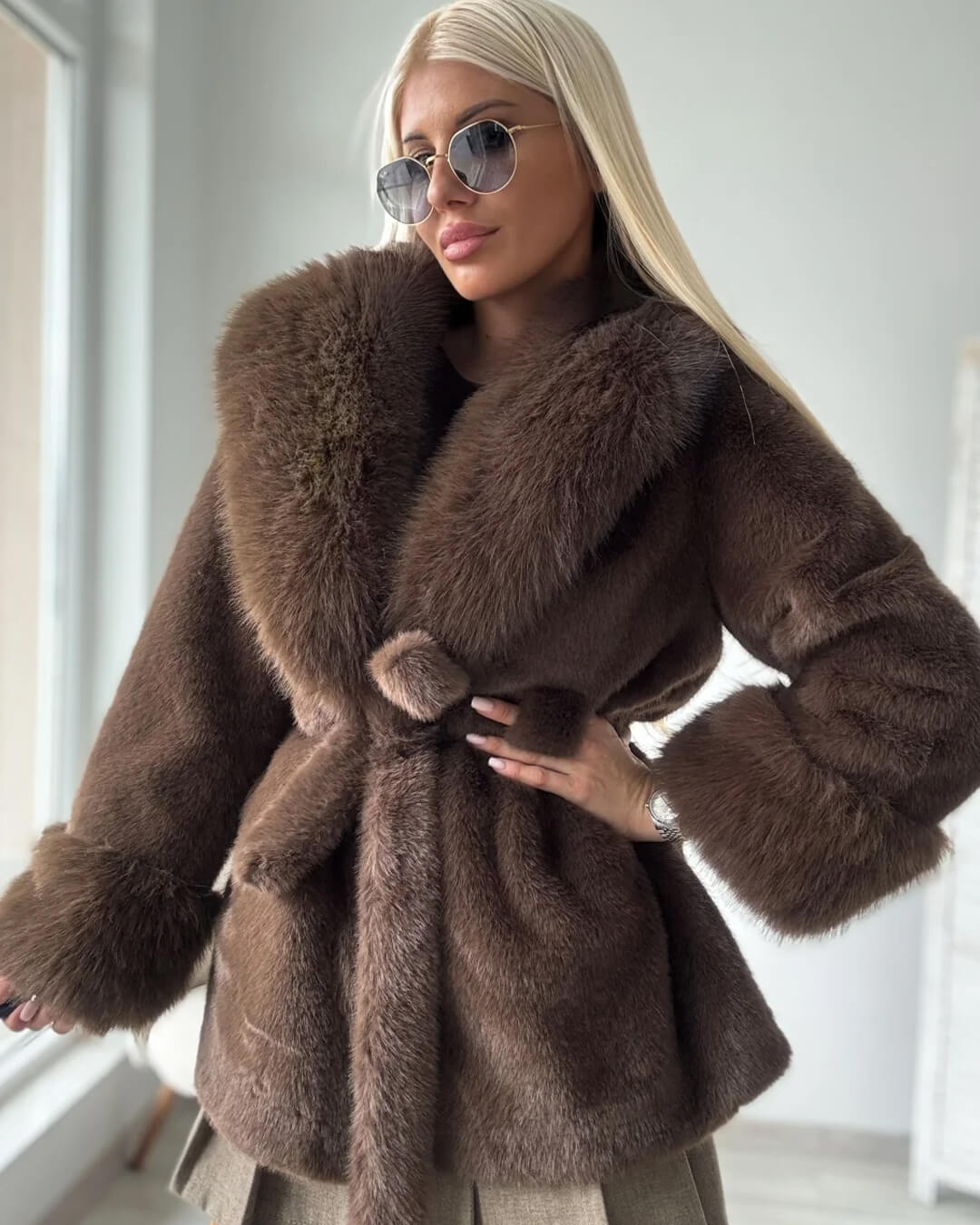 Manteau Jessa avec bordure en fausse fourrure