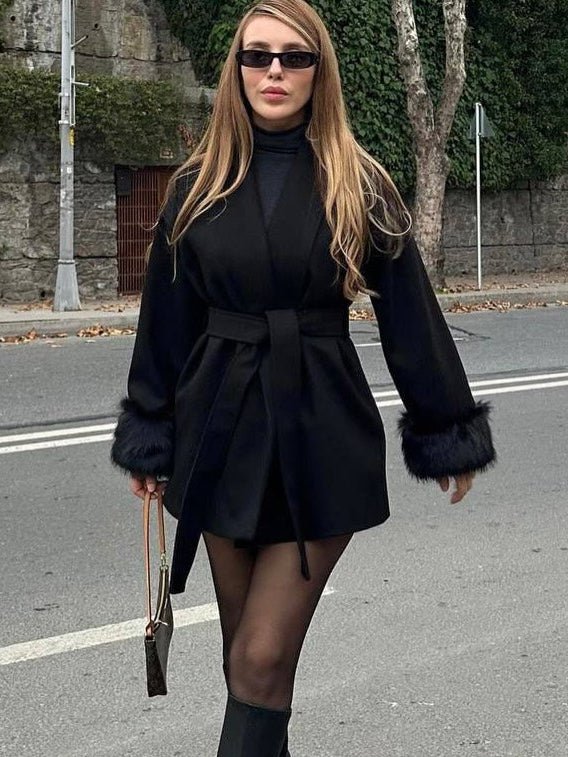 Manteau en laine avec poignets en fourrure de renard