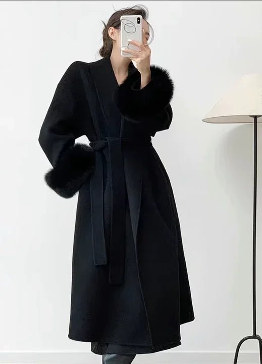 Manteau en laine avec poignets en fourrure de renard