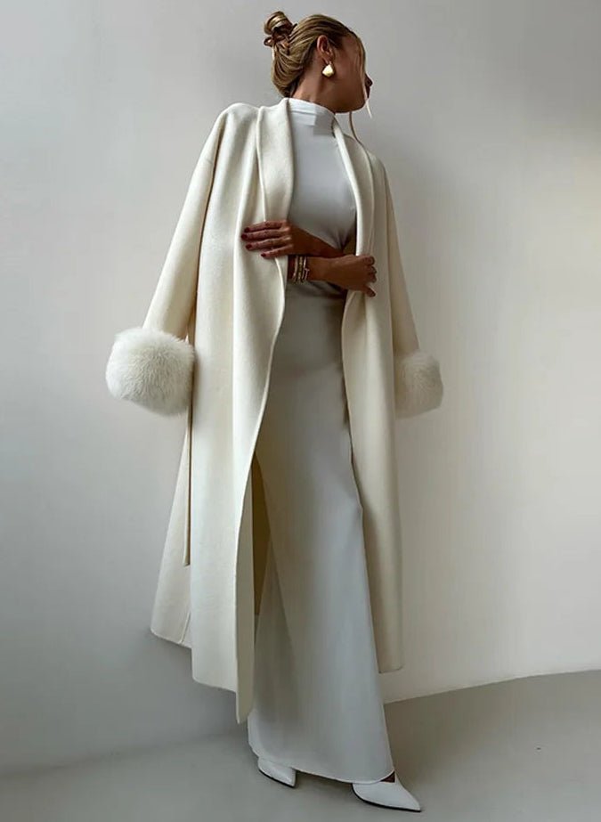 Manteau en laine avec poignets en fourrure de renard