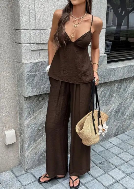 Ensemble Odette avec top à bretelles décolleté en V profond et pantalon à jambes larges