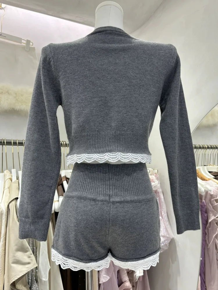 Ensemble short et cardigan Lucy avec bordure en dentelle