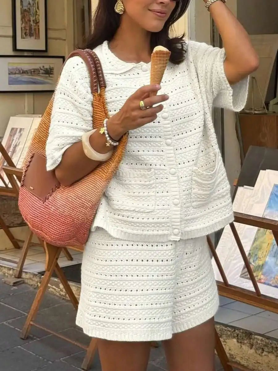 Ensemble Sasha composé d’un cardigan en maille unie et d’un short