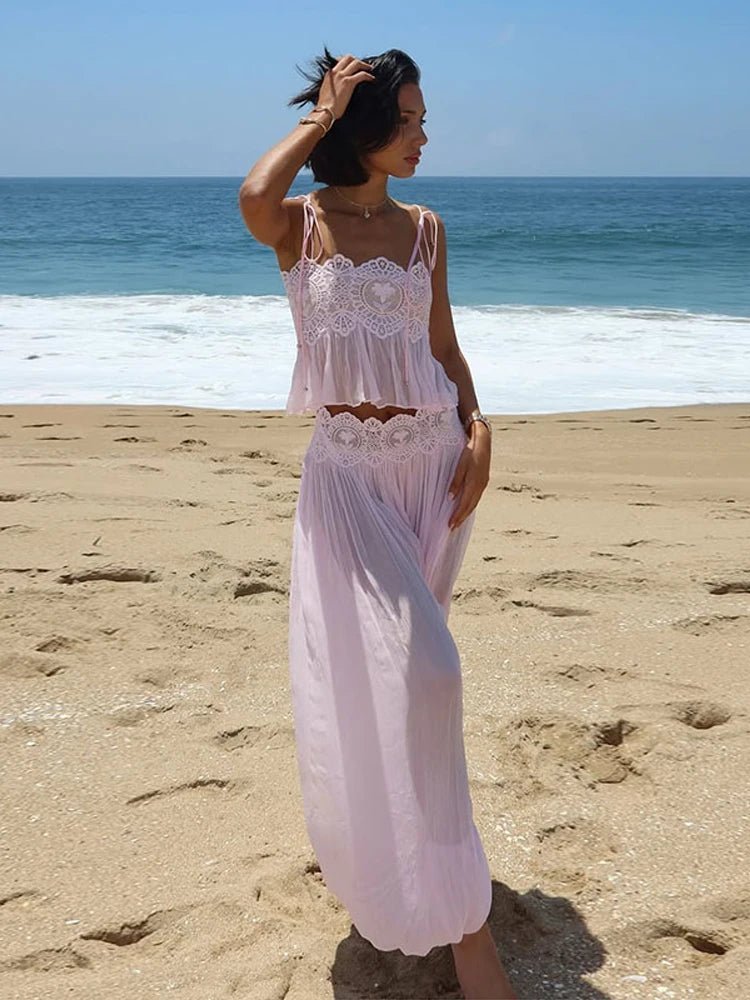 Ensemble Sophia fleuri composé d’un crop top à volants en dentelle et d’un pantalon