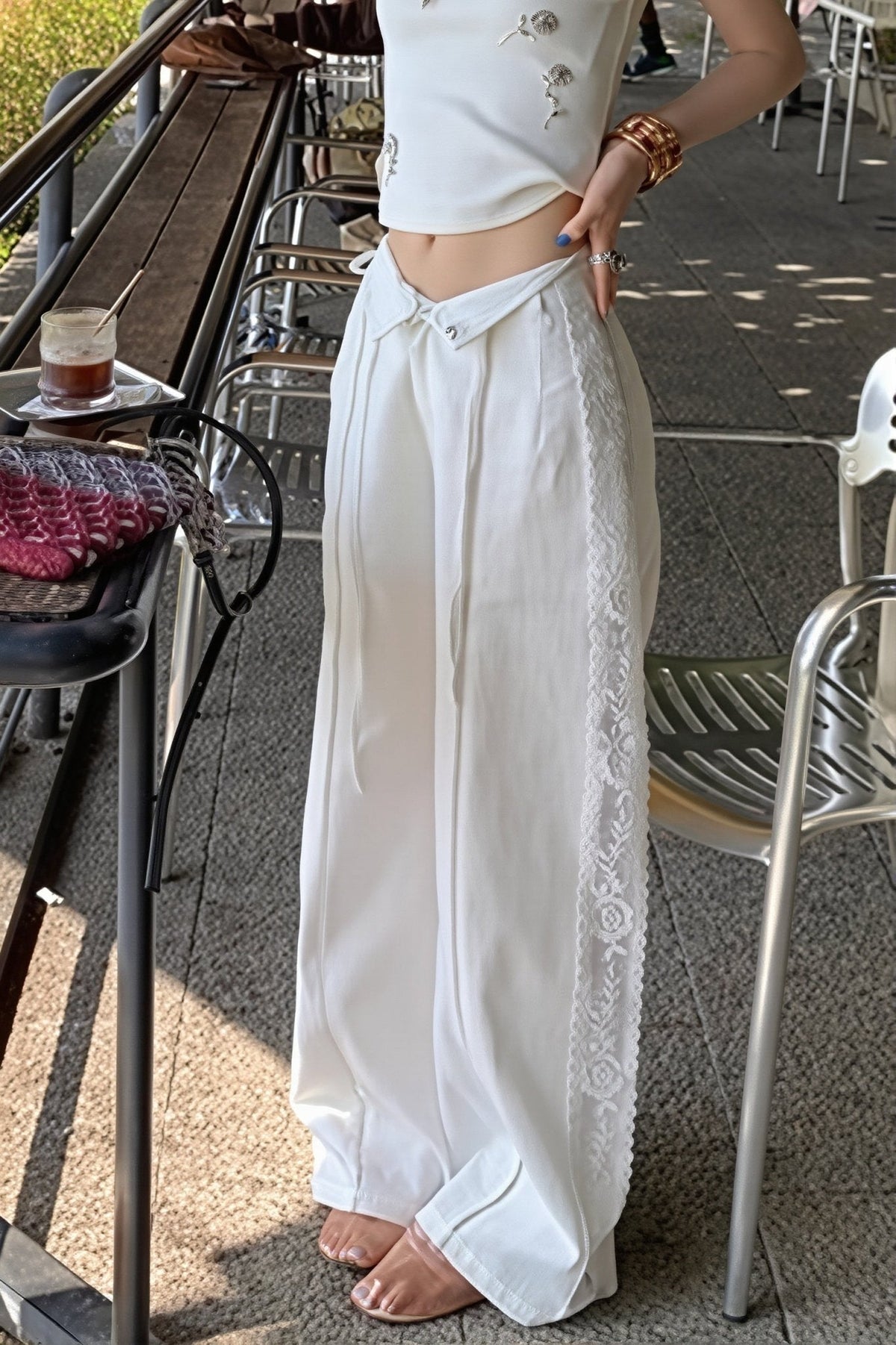 Pantalon droit Clara en lin avec empiècements en dentelle